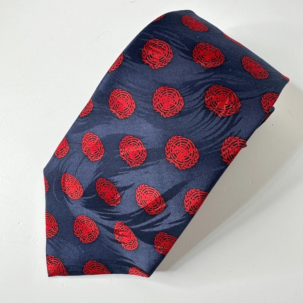 Museum Artifacts Silk Neck Tie Navy Blue Red United Nations UN Logo Crest